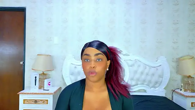 Snapshot of TianahGlow chatting on February 2026 07:54:01 PM TianahGlow online show from February 2026 07:54:01 PM