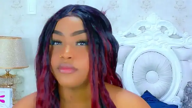 Snapshot of TianahGlow chatting on February 2026 07:45:01 PM TianahGlow online show from February 2026 07:45:01 PM