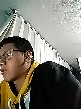 Snapshot of Luiyi1997 chatting on March 2025 04:49:02 AM Luiyi1997 online show from March 2025 04:49:02 AM