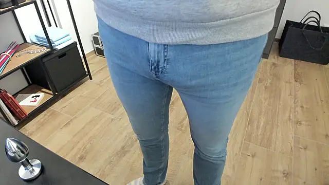 Snapshot of molicaremolicare chatting on February 2026 05:29:01 PM molicaremolicare online show from February 2026 05:29:01 PM