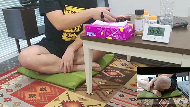 Snapshot of YARASERO-kun chatting on October 2025 06:37:01 AM YARASERO-kun online show from October 2025 06:37:01 AM