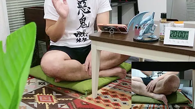 Snapshot of YARASERO-kun chatting on November 2025 11:01:02 AM YARASERO-kun online show from November 2025 11:01:02 AM