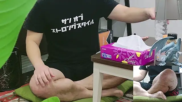 Snapshot of YARASERO-kun chatting on December 2025 07:47:01 AM YARASERO-kun online show from December 2025 07:47:01 AM