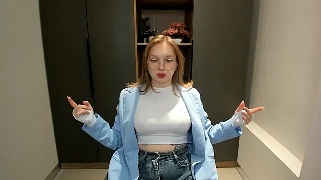 Snapshot of EdlaHames chatting on February 2025 08:10:02 AM EdlaHames online show from February 2025 08:10:02 AM