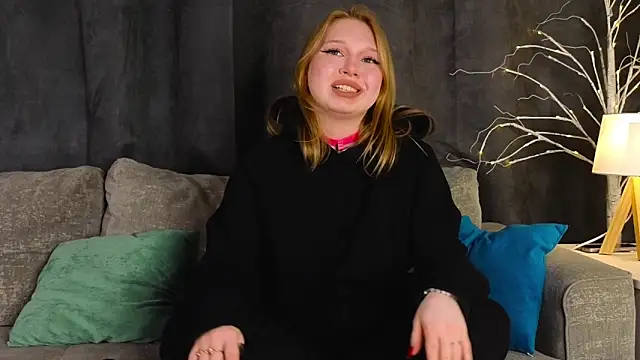 Snapshot of EdlaHames chatting on March 2025 10:51:01 AM EdlaHames online show from March 2025 10:51:01 AM