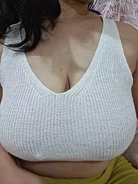 Snapshot of Jassi_Does chatting on March 2026 10:49:02 PM Jassi Does online show from March 2026 10:49:02 PM