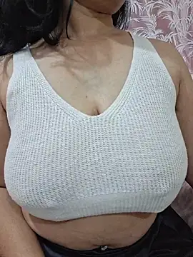 Snapshot of Jassi_Does chatting on April 2026 05:22:02 PM Jassi Does online show from April 2026 05:22:02 PM