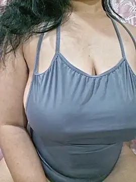 Snapshot of Jassi_Does chatting on April 2026 05:06:02 PM Jassi Does online show from April 2026 05:06:02 PM