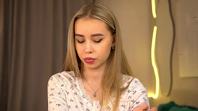 Snapshot of _Spring_Day_ chatting on October 2025 08:20:02 AM Spring Day online show from October 2025 08:20:02 AM