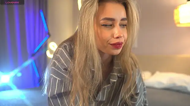 Snapshot of _Spring_Day_ chatting on November 2025 11:35:01 AM Spring Day online show from November 2025 11:35:01 AM