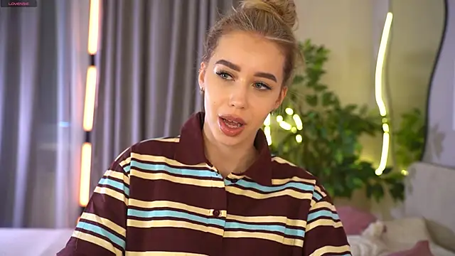 Snapshot of _Spring_Day_ chatting on February 2026 08:13:01 AM Spring Day online show from February 2026 08:13:01 AM