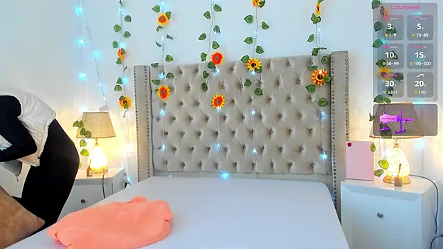 CandieGilson   online show from September 2025 01:16:02 PM