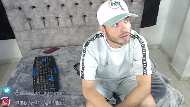 Snapshot of aczino_vel chatting on February 2025 01:41:01 AM aczino vel online show from February 2025 01:41:01 AM