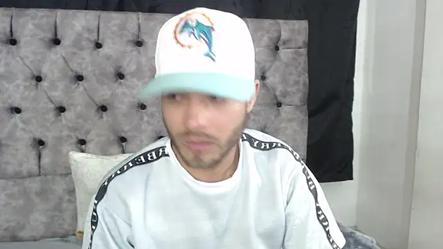 Snapshot of aczino_vel chatting on February 2025 04:44:01 AM aczino vel online show from February 2025 04:44:01 AM