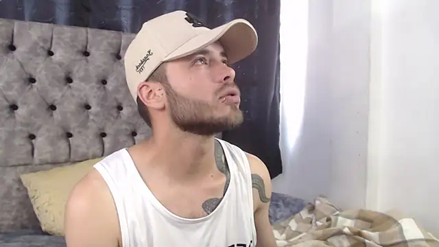 Snapshot of aczino_vel chatting on February 2025 09:54:01 PM aczino vel online show from February 2025 09:54:01 PM