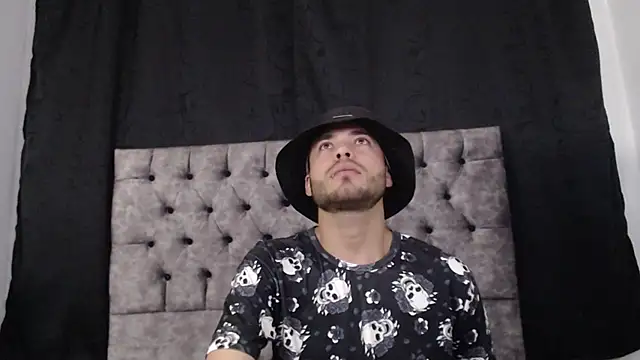 Snapshot of aczino_vel chatting on February 2025 11:20:01 PM aczino vel online show from February 2025 11:20:01 PM