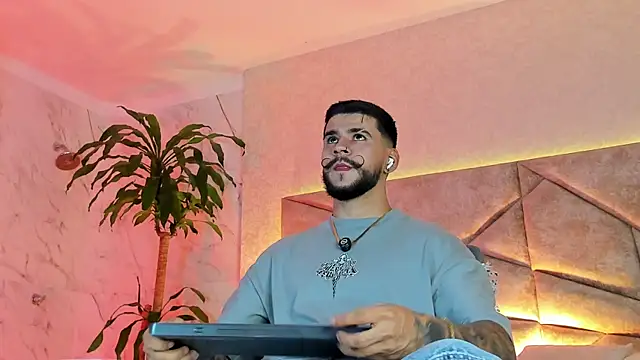 Snapshot of DickGriffith_ chatting on September 2025 07:14:02 AM DickGriffith online show from September 2025 07:14:02 AM