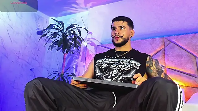 Snapshot of DickGriffith_ chatting on October 2025 12:35:01 PM DickGriffith online show from October 2025 12:35:01 PM