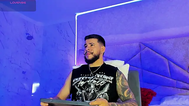 Snapshot of DickGriffith_ chatting on December 2025 01:42:01 PM DickGriffith online show from December 2025 01:42:01 PM