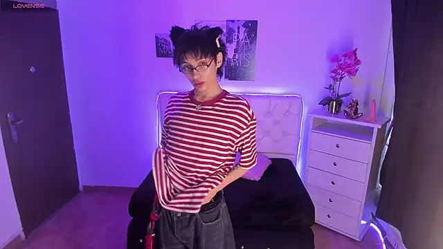 Snapshot of Juli_Roos_ chatting on February 2026 07:19:02 PM Juli Roos online show from February 2026 07:19:02 PM