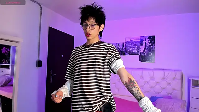 Snapshot of Juli_Roos_ chatting on February 2026 06:37:02 PM Juli Roos online show from February 2026 06:37:02 PM