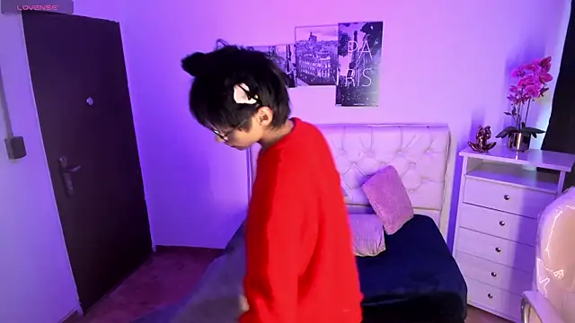 Snapshot of Juli_Roos_ chatting on February 2026 04:49:02 PM Juli Roos online show from February 2026 04:49:02 PM