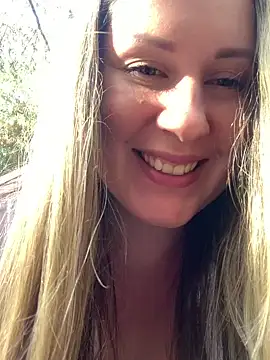 Snapshot of Mona_Plus chatting on February 2025 08:41:02 PM Mona Plus online show from February 2025 08:41:02 PM