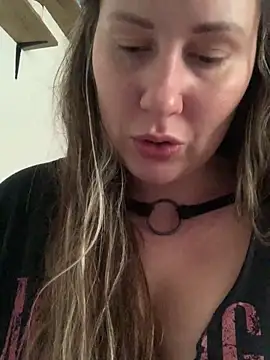 Snapshot of Mona_Plus chatting on March 2025 04:02:01 PM Mona Plus online show from March 2025 04:02:01 PM