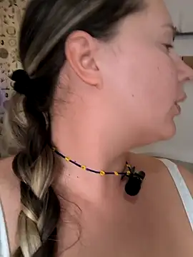 Snapshot of Mona_Plus chatting on October 2025 12:14:02 PM Mona Plus online show from October 2025 12:14:02 PM