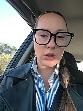 Snapshot of Mona_Plus chatting on November 2025 08:04:02 AM Mona Plus online show from November 2025 08:04:02 AM