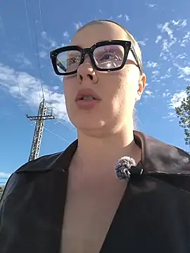 Snapshot of Mona_Plus chatting on November 2025 01:22:02 PM Mona Plus online show from November 2025 01:22:02 PM