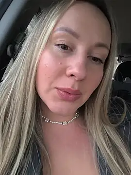 Snapshot of Mona_Plus chatting on November 2025 07:41:02 AM Mona Plus online show from November 2025 07:41:02 AM