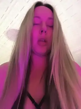 Snapshot of Mona_Plus chatting on January 2026 06:00:01 PM Mona Plus online show from January 2026 06:00:01 PM