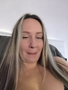 Snapshot of Mona_Plus chatting on January 2026 07:34:02 AM Mona Plus online show from January 2026 07:34:02 AM