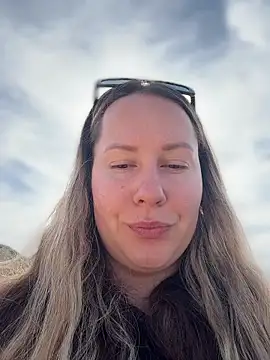 Snapshot of Mona_Plus chatting on March 2026 09:34:02 AM Mona Plus online show from March 2026 09:34:02 AM