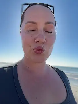 Snapshot of Mona_Plus chatting on April 2026 08:26:01 AM Mona Plus online show from April 2026 08:26:01 AM