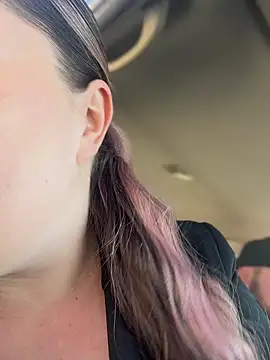 Snapshot of Mona_Plus chatting on April 2026 07:49:01 AM Mona Plus online show from April 2026 07:49:01 AM