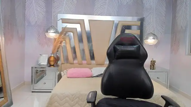 Layla palmer online show from February 2025 02:26:02 AM