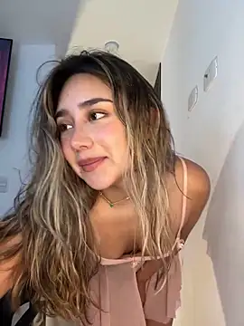 Snapshot of Hornyholly__ chatting on March 2025 07:16:02 PM Hornyholly online show from March 2025 07:16:02 PM