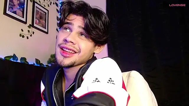 isaac-saenz online show from February 2025 07:42:02 PM