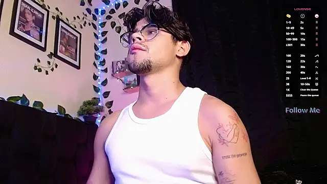 isaac-saenz online show from February 2025 12:46:01 AM