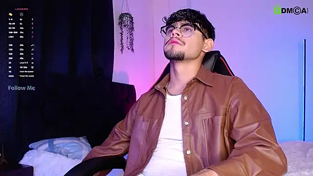 isaac-saenz online show from October 2025 11:15:01 PM