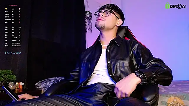 isaac-saenz online show from November 2025 12:31:01 AM