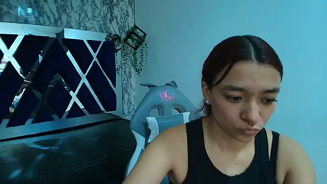 Snapshot of charlotte_bluee chatting on December 2025 06:49:02 PM charlotte bluee online show from December 2025 06:49:02 PM
