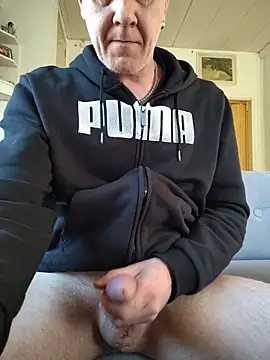 Snapshot of Teemu chatting on May 2026 03:58:02 AM Teemu online show from May 2026 03:58:02 AM