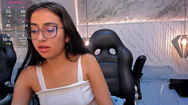 Snapshot of lucelly_15 chatting on February 2025 06:09:02 PM lucelly 15 online show from February 2025 06:09:02 PM