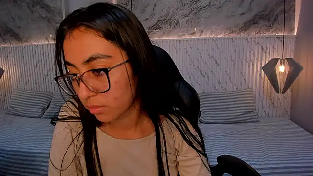 Snapshot of lucelly_15 chatting on March 2025 02:51:02 PM lucelly 15 online show from March 2025 02:51:02 PM