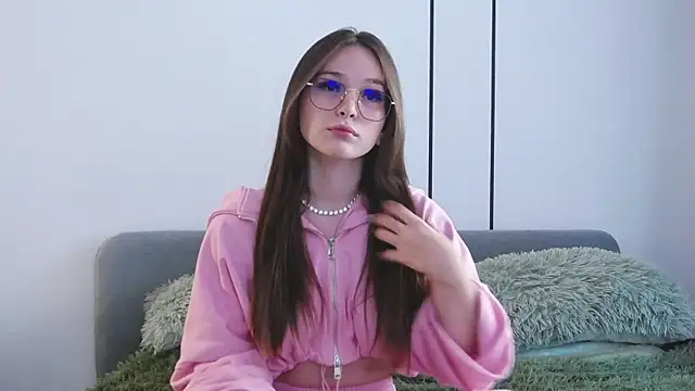 Snapshot of -Amora chatting on September 2025 11:21:01 AM -Amora online show from September 2025 11:21:01 AM