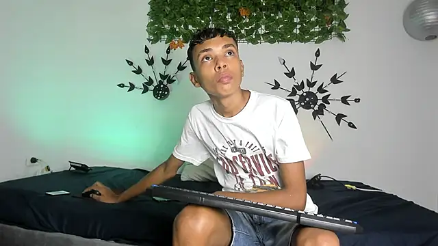 Snapshot of Calvin_Ford chatting on February 2025 01:25:02 AM Calvin Ford online show from February 2025 01:25:02 AM