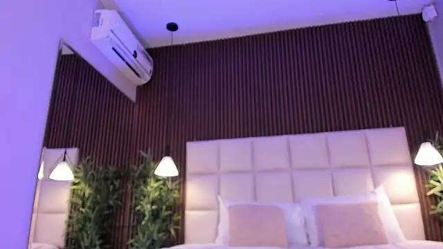 Snapshot of MelanieHillss chatting on March 2026 04:17:02 AM MelanieHillss online show from March 2026 04:17:02 AM